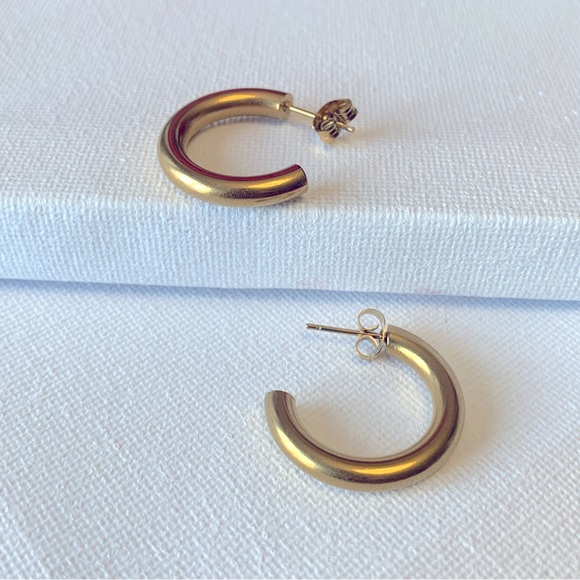 ◾️18k Gold Plated Matte Thick Circle Hoop Earrings - Picture 4 of 6